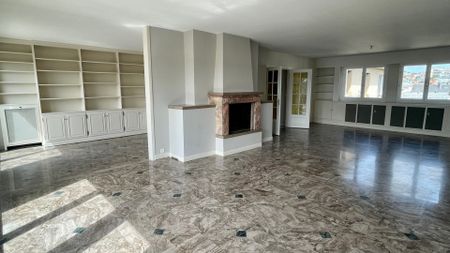 Location Appartement 5 pièces 166m² - Photo 2