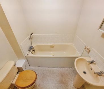1 Bedroom Flat to Rent in Hadleigh House, Rectory Road, Rushden, No... - Photo 3