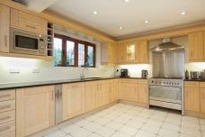 5 bedroom detached house to rent - Photo 2