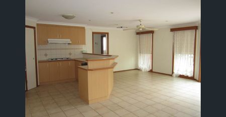 DELIGHTFUL FAMILY HOME - Photo 4