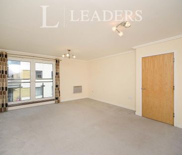 3 bedroom flat to rent - Photo 1