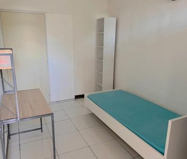 Location Appartement 5 pièces 71m² LES ABYMES 97139 - Photo 3