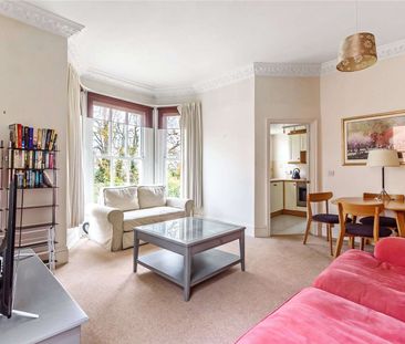 A first floor apartment to rent in a characterful building within a mile from the heart of Reading town centre. - Photo 3