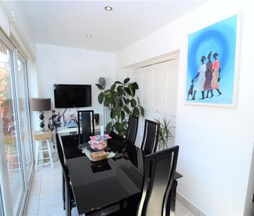 4 bedroom end of terrace house to rent - Photo 2
