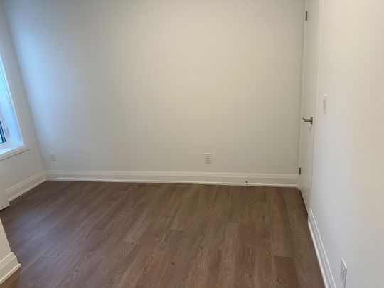 For Lease - 3250 Carding Mill Trail Unit# 307, Oakville, Ontario - Photo 1