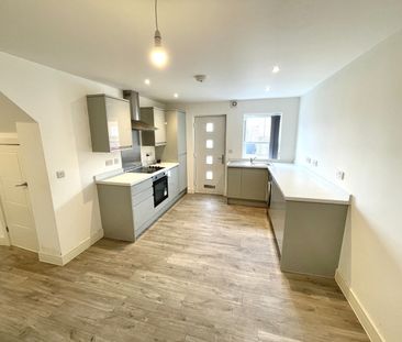 2 Bed Flat, Soundwell Road, BS15 - Photo 2
