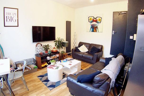 4 bedroom terraced house to rent - Photo 1
