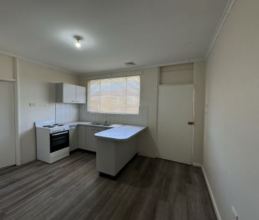 2/13 Adams Street, Queanbeyan - Photo 1