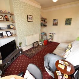 1 bedroom Flat in Victoria Road, Leeds - Photo 1