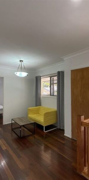 Luxurious Living in the Heart of Sunnybank: Beautiful House for Rent! - Photo 1