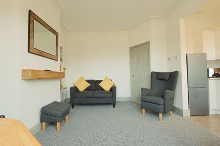 2 Bedroom Home – Medium Let - Photo 4