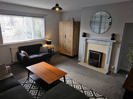 3 Bed Semi-Detached House, East Park View, LS9 - Photo 2