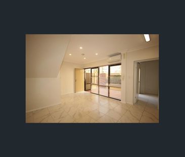 Modern & Spacious 1 Bedroom Apartment - Photo 1