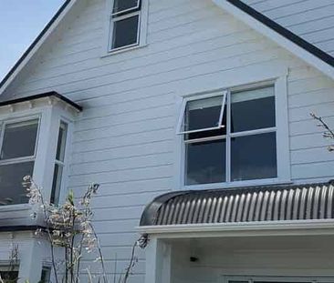 Modern 4BR Townhouse in Te Aro! - Photo 1