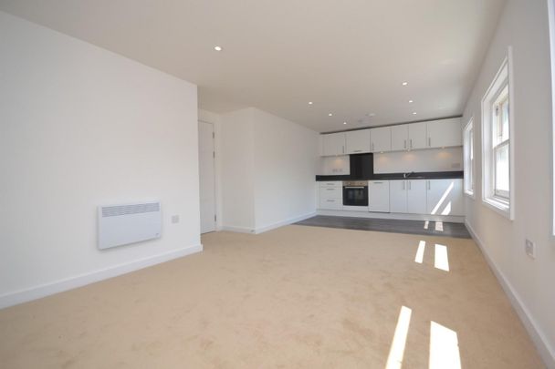 2 bedroom Flat To Let - Photo 1