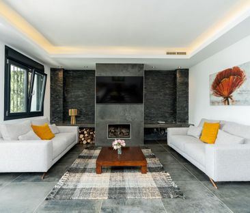 House in Nueva Andalucía, Costa del Sol - Photo 1