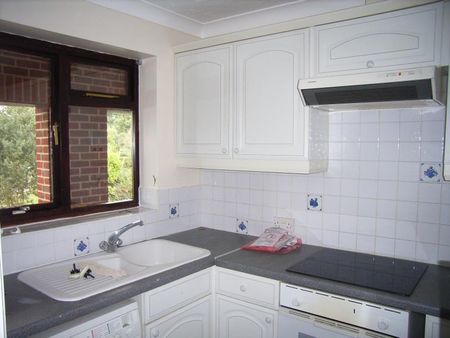 Portsmouth Road, Ripley - 1 bedroomProperty for lettings - Seymours - Photo 4