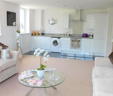 2 bedroom flat to rent - Photo 2