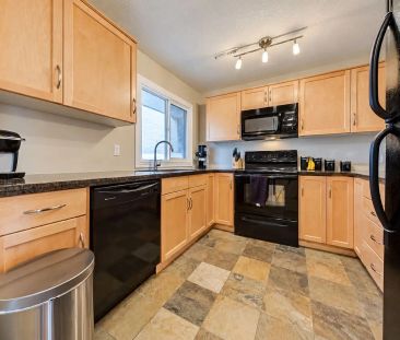 Glamorgan 2 bedroom with heated garage — 2 Bedrooms Townhouse - Photo 1