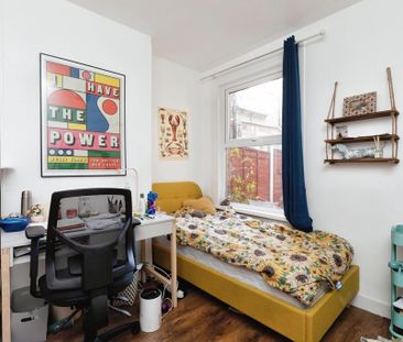 3 bedroom flat to rent - Photo 6