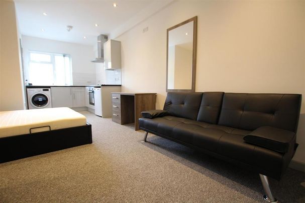 Studio to rent - Photo 1