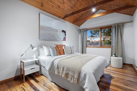 Warm, Welcoming & Filled with Character - Photo 4