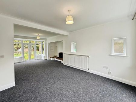 4 bedroom detached house to rent - Photo 3