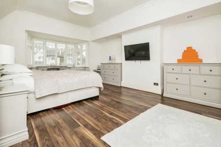 4 bedroom House To Let - Photo 5