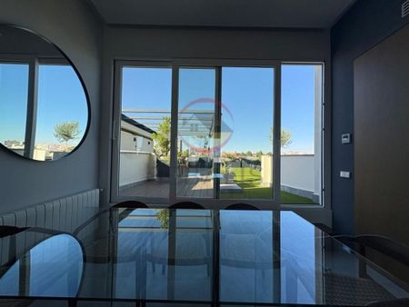 2 room luxury penthouse for rent in Madrid, Autonomous Region of Madrid - Photo 2