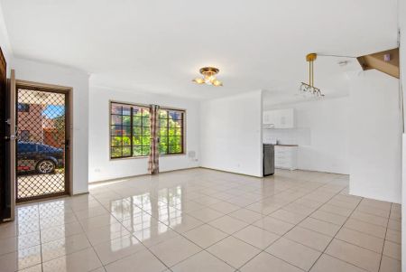 “Extra Large Townhouse In Peaceful Location !!” - Photo 4