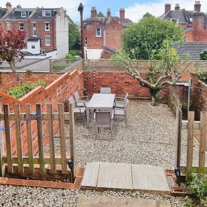 6 bedroom House To Let - Photo 1