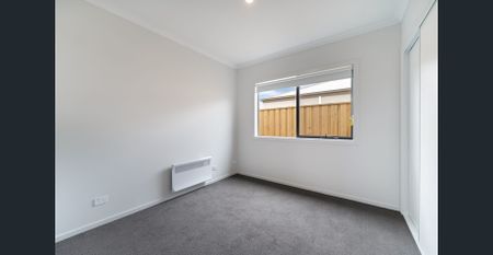 **RECEIVE ONE MONTH FREE RENT, ASK US HOW! Modern 4-Bedroom Home for Lease in Rockbank - Photo 5