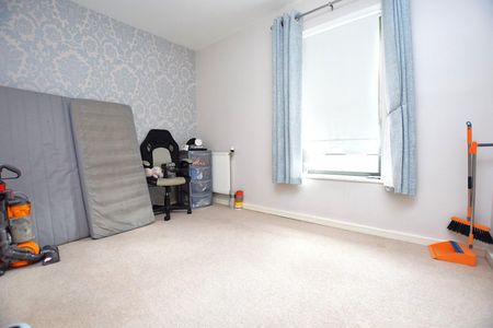 2 bedroom Flat To Let Total Size: 616 SQ FT - Photo 4