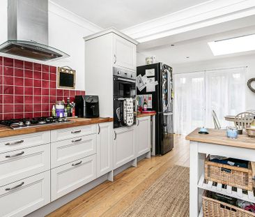 4 bedroom semi-detached house to rent - Photo 6