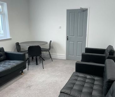 6 bedroom terraced house to rent - Photo 2