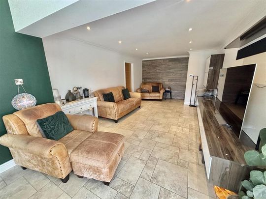 5 bedroom detached house to rent - Photo 1