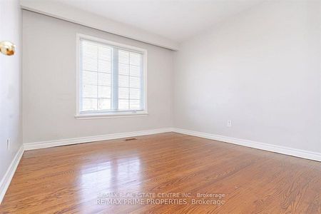 For Lease - 492 Pinegrove Road, Oakville, Ontario - Photo 4