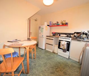 2 bedroom House in Manor Avenue, Leeds - Photo 5