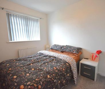 2 bedroom end of terrace house to rent - Photo 3