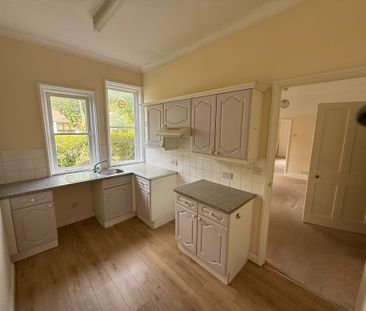 Unfurnished One Bedroom Apartment to Rent In Godalming - Photo 4