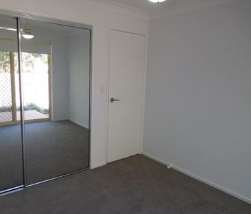 Low set Villa/Townhouse with low maintenance courtyard! Only 4 vill... - Photo 4