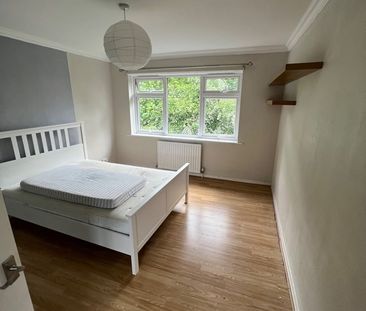 2 Bed Maisonette, Halliwell Road, M25 - Photo 3