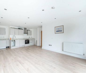3 bedroom flat to rent - Photo 1