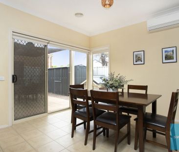 charming and comfortable 3 bedroom home - Photo 2