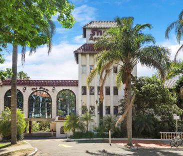 Oversized One-Bedroom Unit with Huge Courtyard in Resort-Style Complex - Photo 6