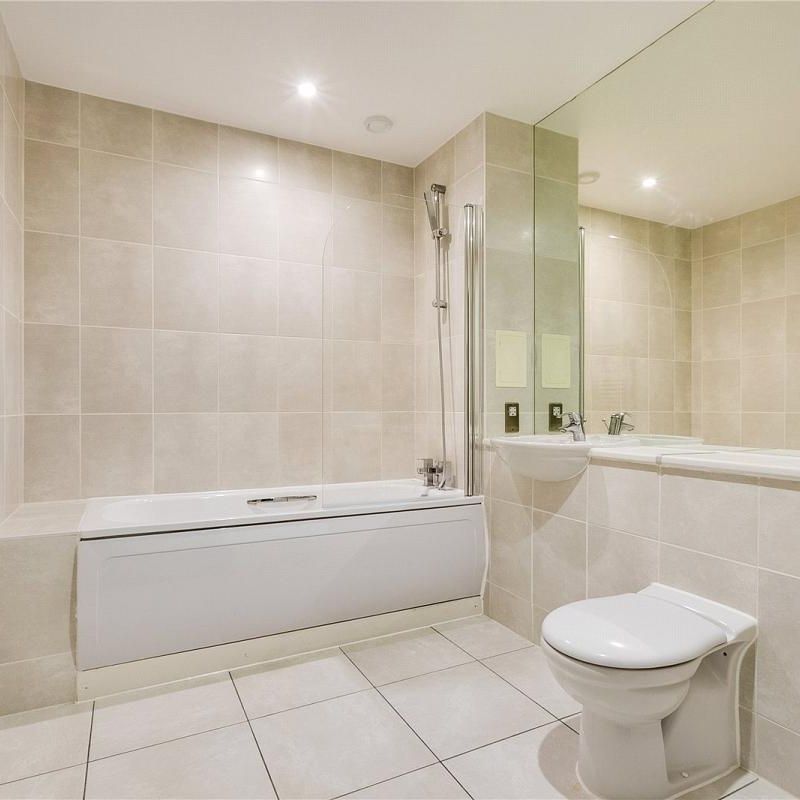 1 bedroom flat in Chiswick - Photo 1