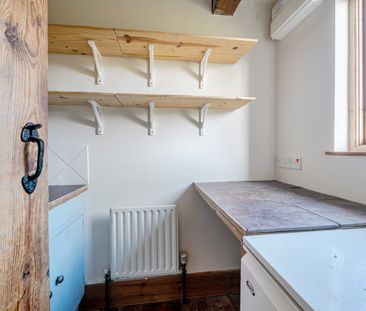 2 bedroom semi-detached house to rent - Photo 6