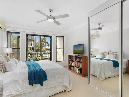 Modern Terrace in Convenient Location - Photo 1