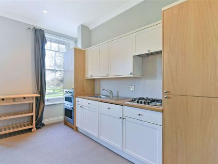 Stunning two bedroom flat with fantastic living space and views over Clapham Common. - Photo 4