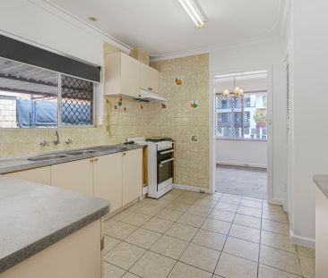 Freshly Painted 3 x 1 Family home. Your new Christmas Home - Photo 3